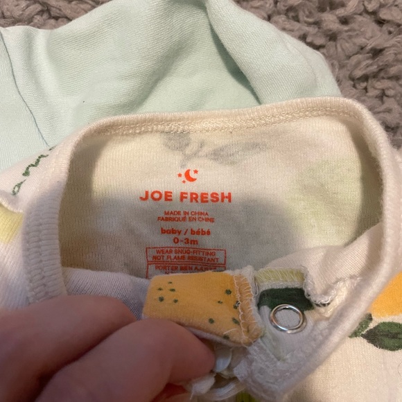 4 Piece Neutral Sleeper Set - Picture 3 of 8